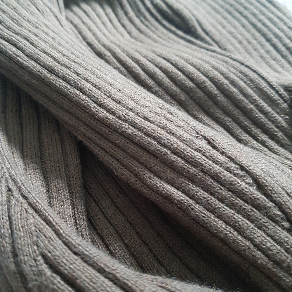 A&F waist slimming sweater (forest green) - Picture 2 of 9